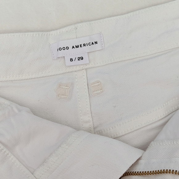 Good American Short Bombshell High Rise Frayed Hems Stretch Denim White 8/29 NWT - Picture 12 of 13